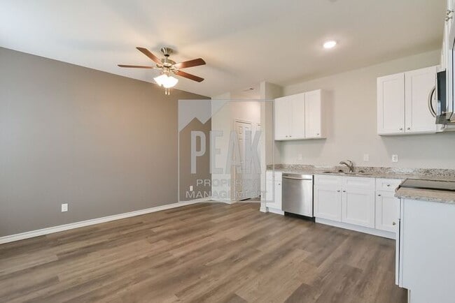 Building Photo - $1395! Stunning Fort Worth Duplex Available for Rent! Stainless Steel Fridge included!