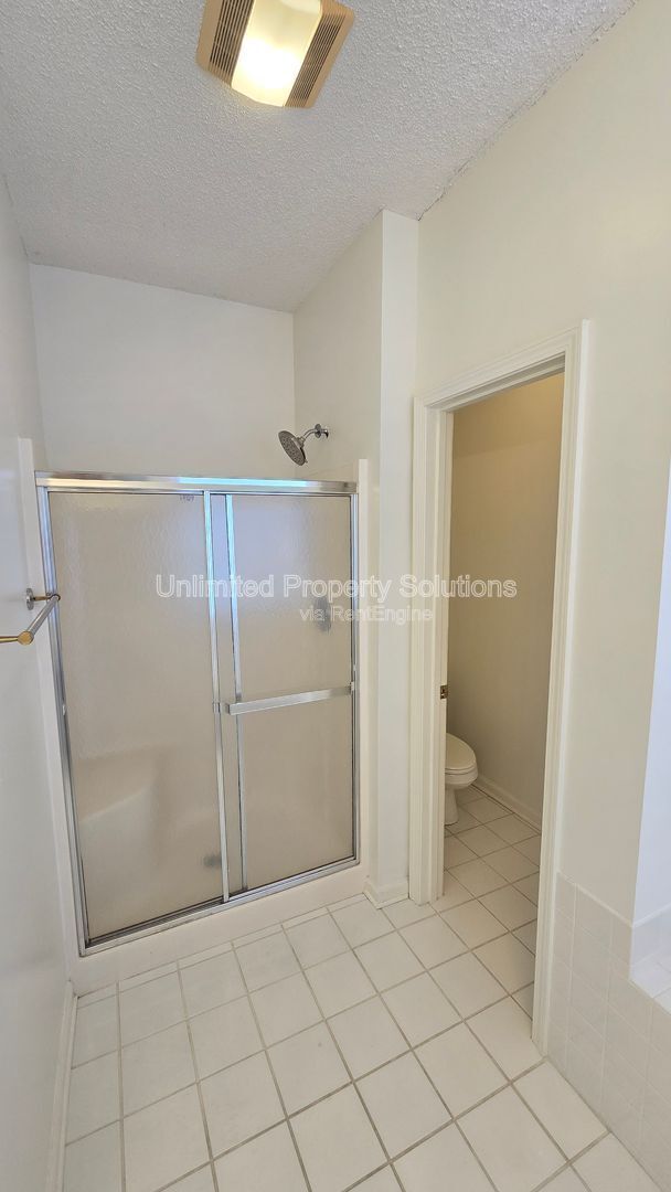 Building Photo - 426 Lansdowne Rd