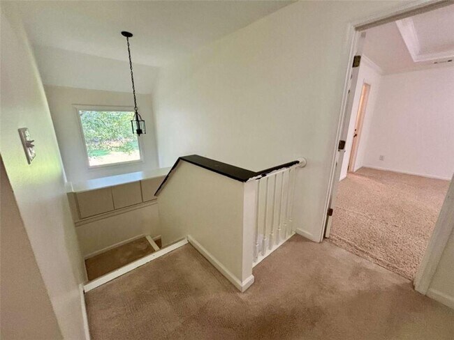Building Photo - 4160 Creekwood Dr