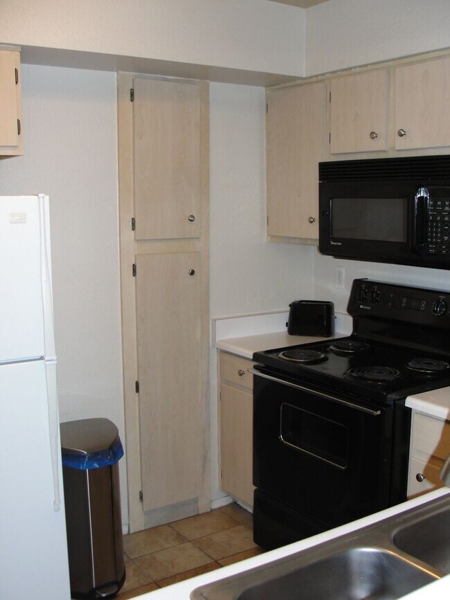 Building Photo - SUMMERLIN CONDO-FULLY FURNISHED, ALL UTILITIES INCLUDED!