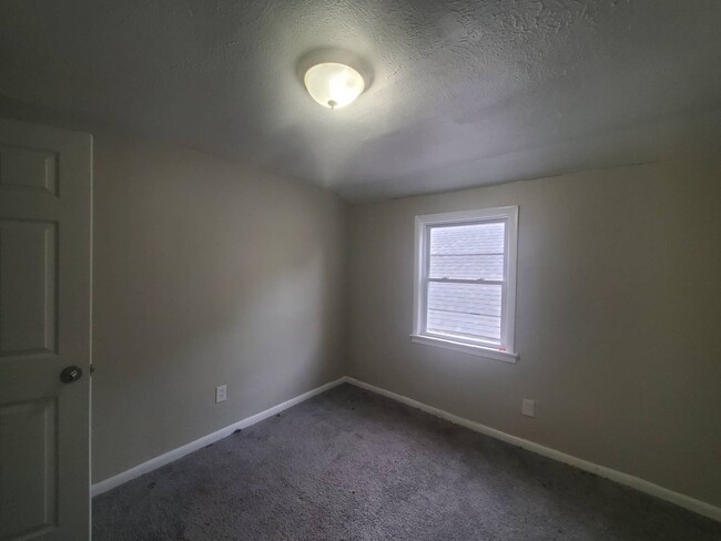 Building Photo - 3645 E 146th St