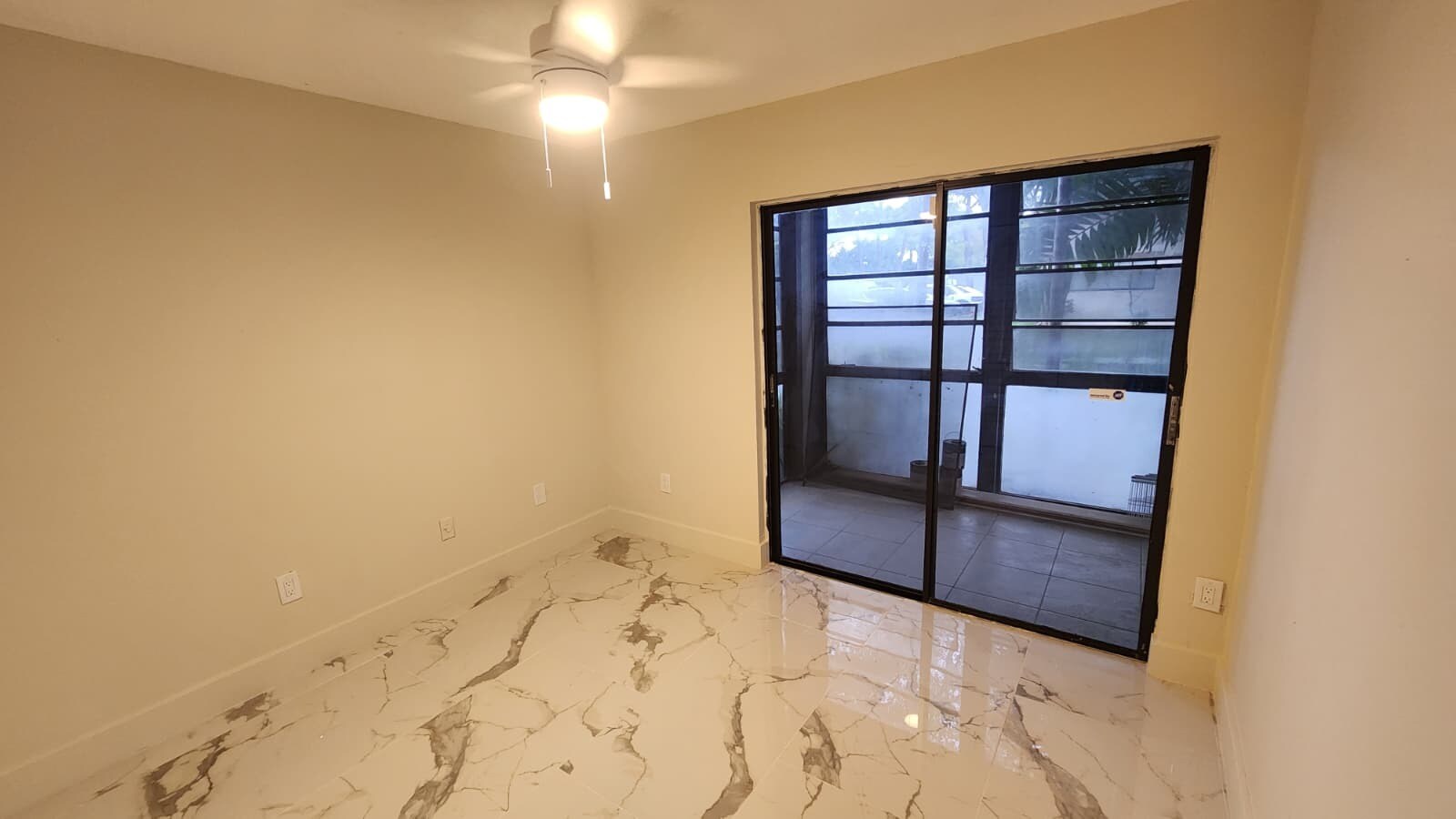 Building Photo - 805 NE 199th St