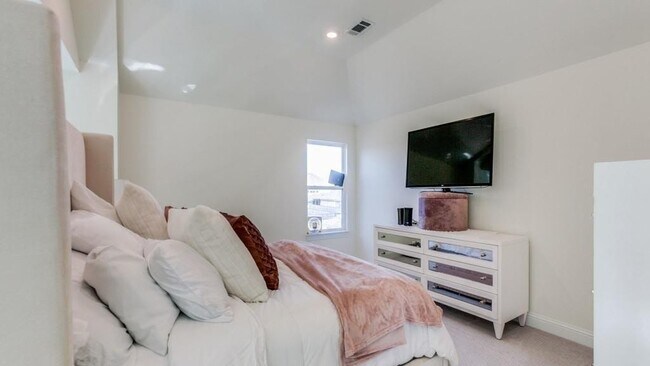 Building Photo - 337 Gleneagles Dr