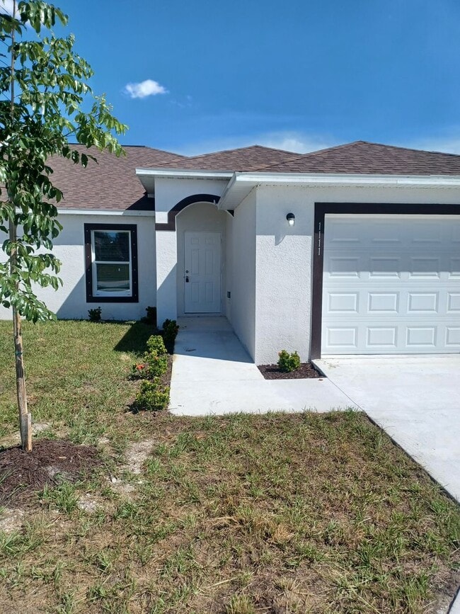 Building Photo - BREAND NEW CONSTRUCTION 3 BR / 2 BA WITH S...