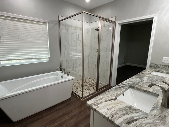 Building Photo - Upgraded New 3 Bedroom, 2 Bath home in Emerald Cove