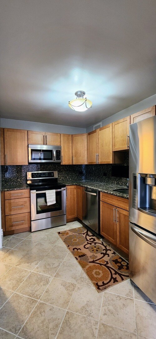 Building Photo - 6157 N Sheridan Rd