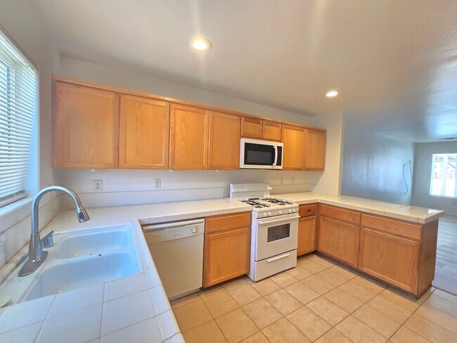 Building Photo - 9300 Holly Ave