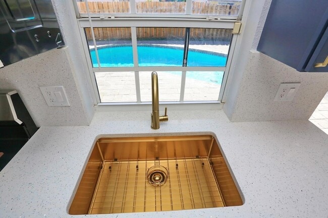 Building Photo - 8120 SW 4th Ct