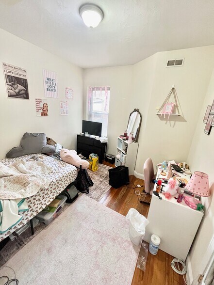 Building Photo - 10 S Huntington Ave