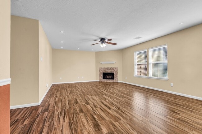 Building Photo - 1608 Pointe Leone