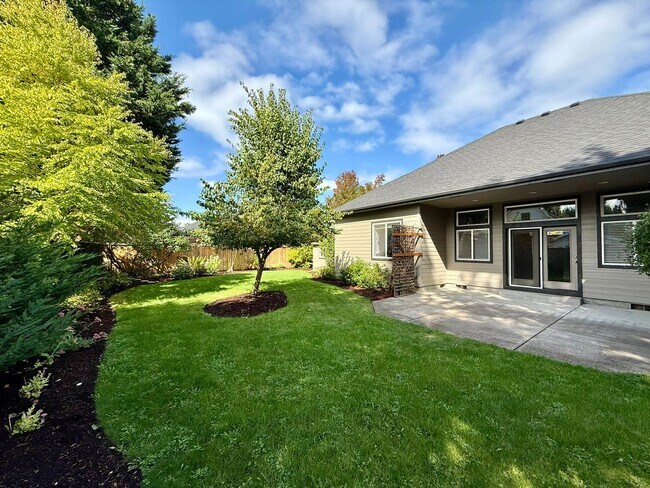 Building Photo - Single Level Cresent Meadows Home