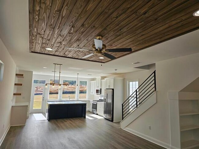 Building Photo - Newer Construciton Home In Canopy - Next T...