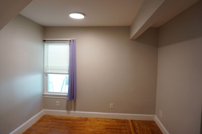 Building Photo - 172 Fruit Hill Ave