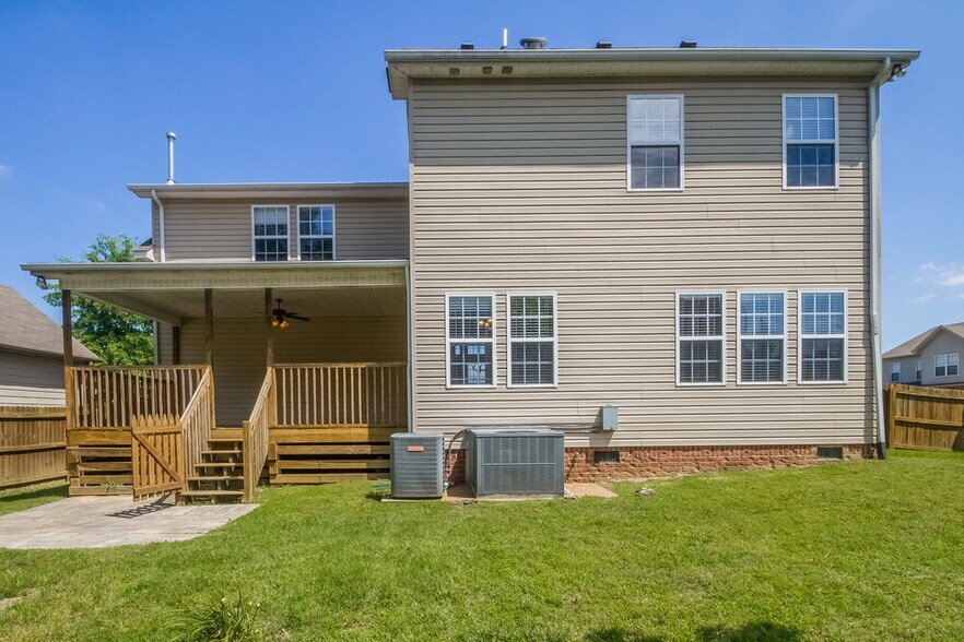 Building Photo - 1001 Morning Ct