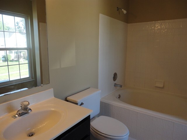 Building Photo - 4626 Laurel View Dr