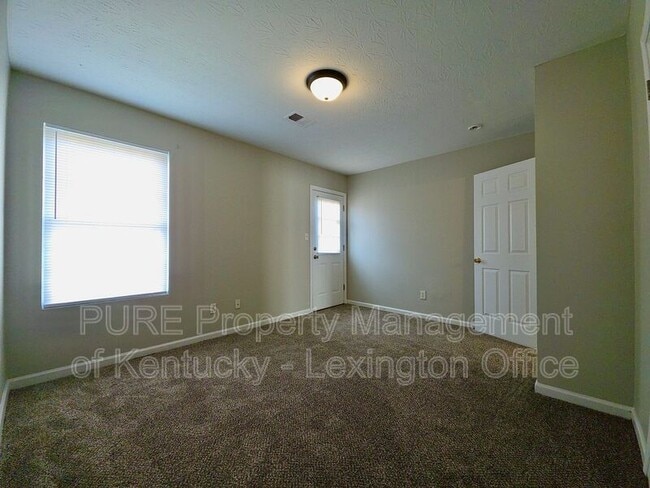 Building Photo - 280 Grinder Ct