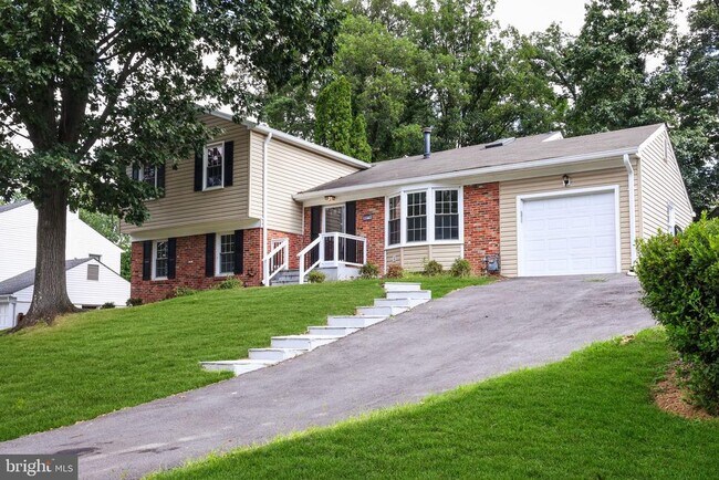 Building Photo - 8815 Tuckerman Ln