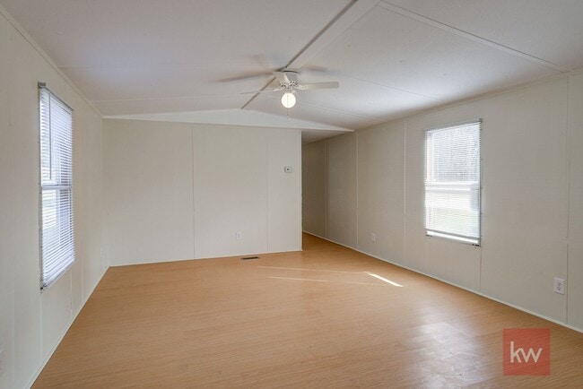 Building Photo - 102 Claude Simmons Rd