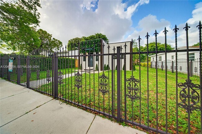 Building Photo - 1021 NW 48th St