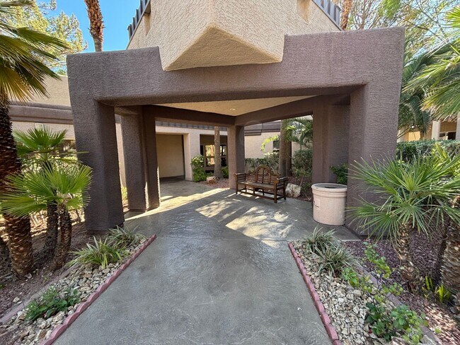 Building Photo - Gorgeous 1Bed/1Bath Condo located in Spanish Palms guard gated community!