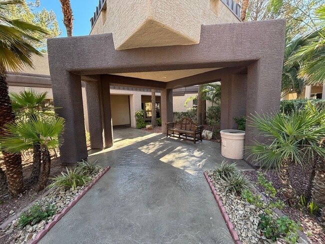 Building Photo - Gorgeous 2Bed/2Bath/2Car, 2nd-Story Condo located in the West part of the valley- Make the Move f...