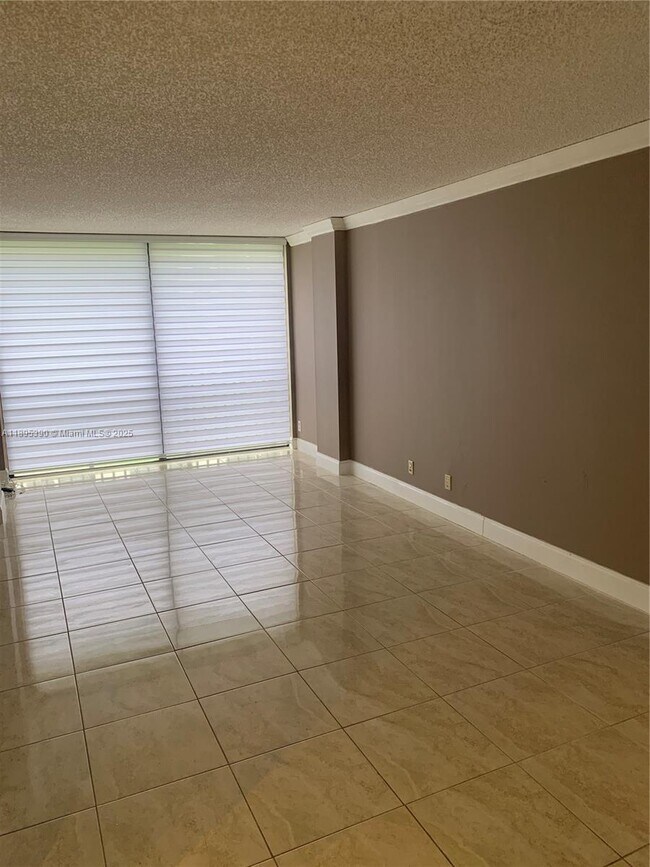 Building Photo - 16919 N Bay Rd