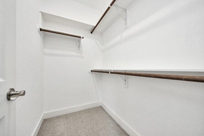 Building Photo - 1307 Laskey St
