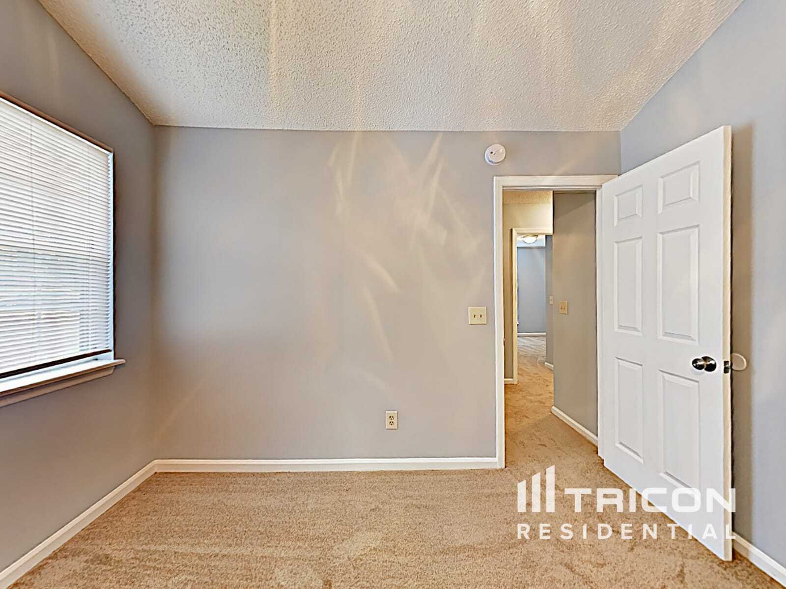 Building Photo - 225 Salusbury Ln