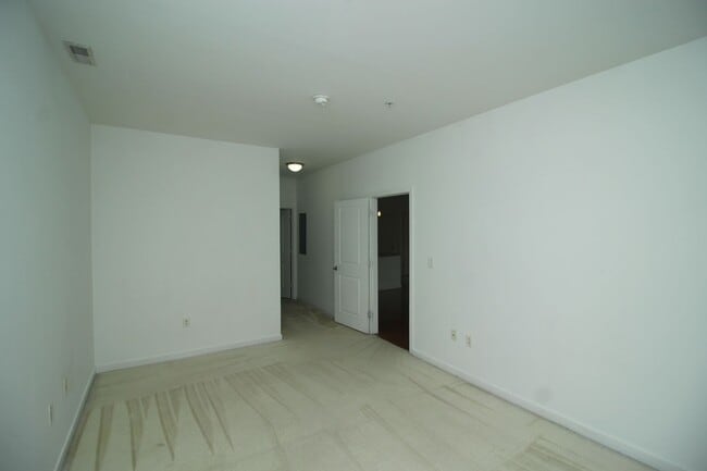 Building Photo - 2026/2027 JHU Off -Campus Gorgeous 2bd/2ba at The Lofts w/ W/D & A/C & more! Available 6/9/26