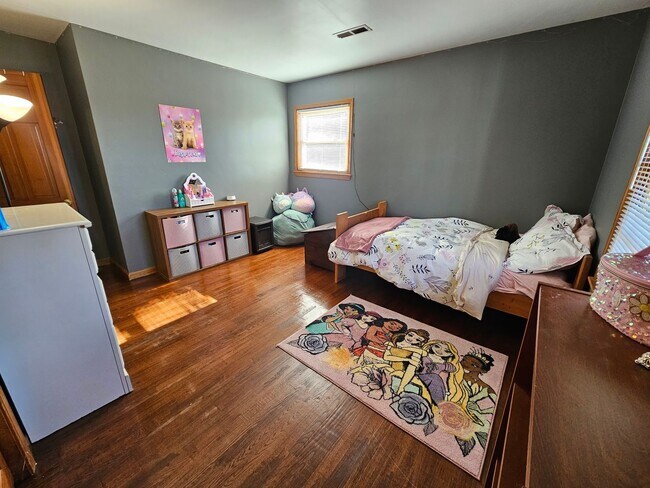 Building Photo - Christiansburg, 3 BR / 2.5 BA, Available A...