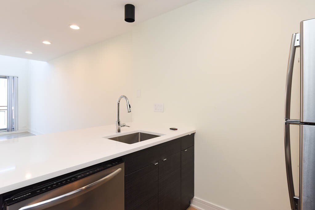 Building Photo - 853 W Grace St