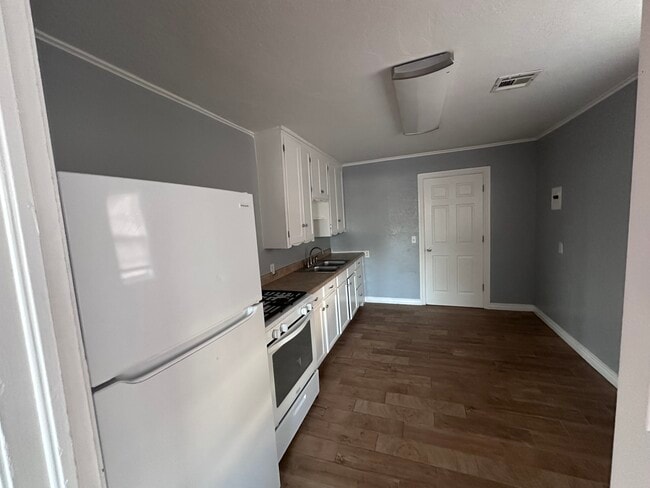 Building Photo - 2400 NW 36th St