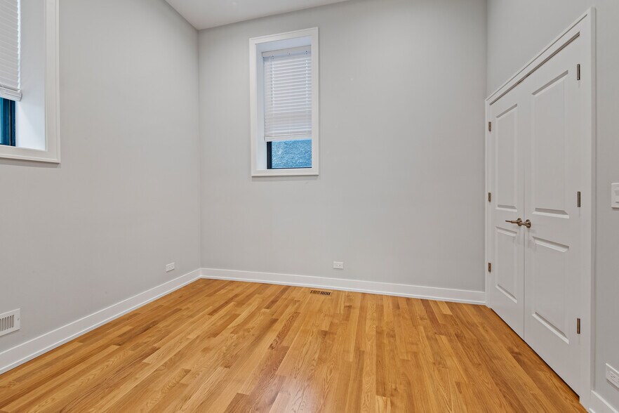 Building Photo - 1349 N Noble St