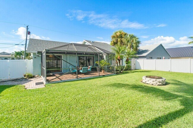 Building Photo - 6085 Robinson St