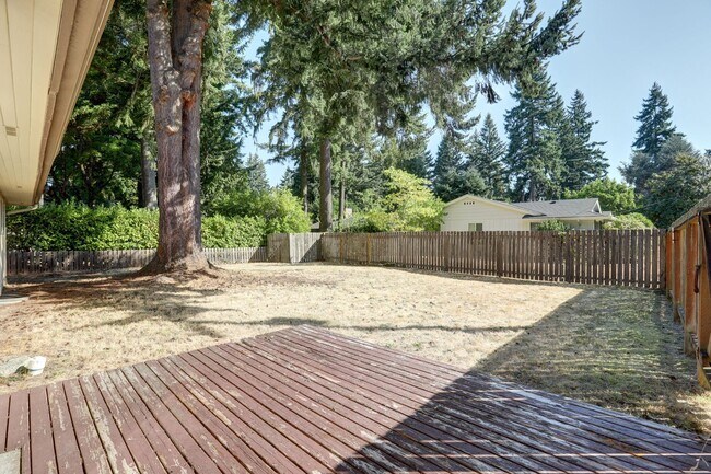 Building Photo - Beautifully Refinished 4BR 2BA Home on Lar...