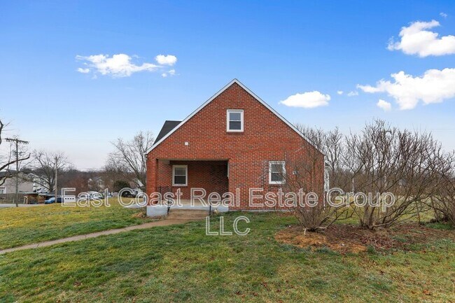 Building Photo - 838 Jenny Wren Dr