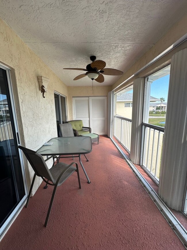 Building Photo - Furnished 2 Bedroom 2 Bath Condo in Grove ...