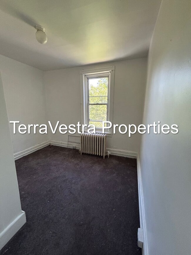 Building Photo - 433 Viola St