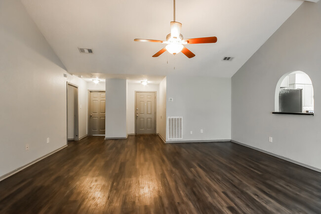 Building Photo - 6615 Brookgate Dr
