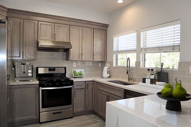 Building Photo - Remodeled 3-bedroom townhome in Fremont – ...