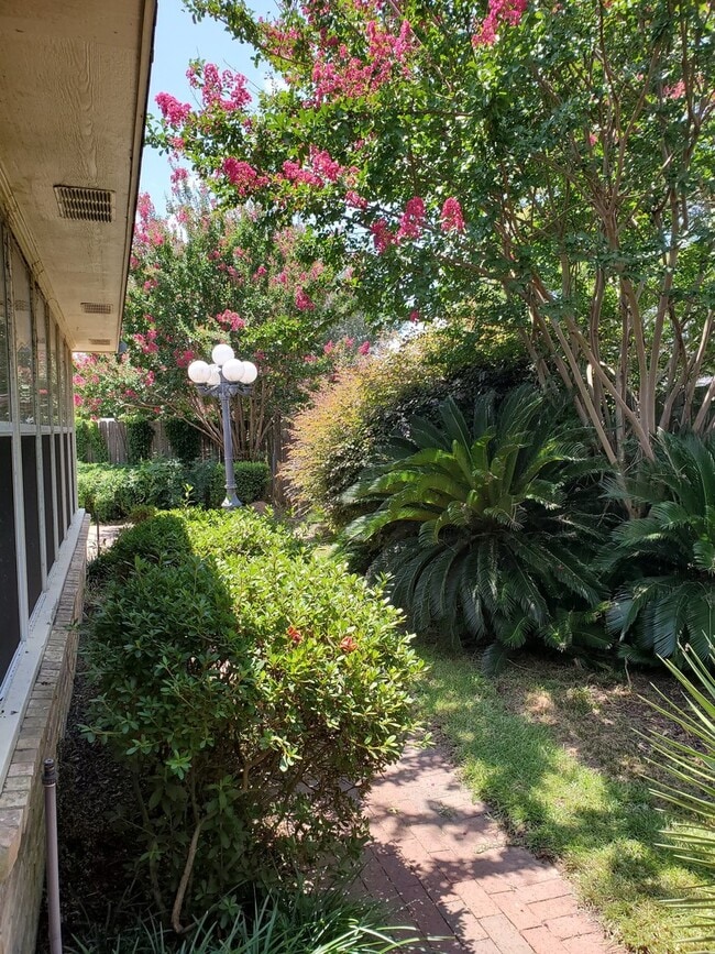 Building Photo - Plantation Trace Garden Homes