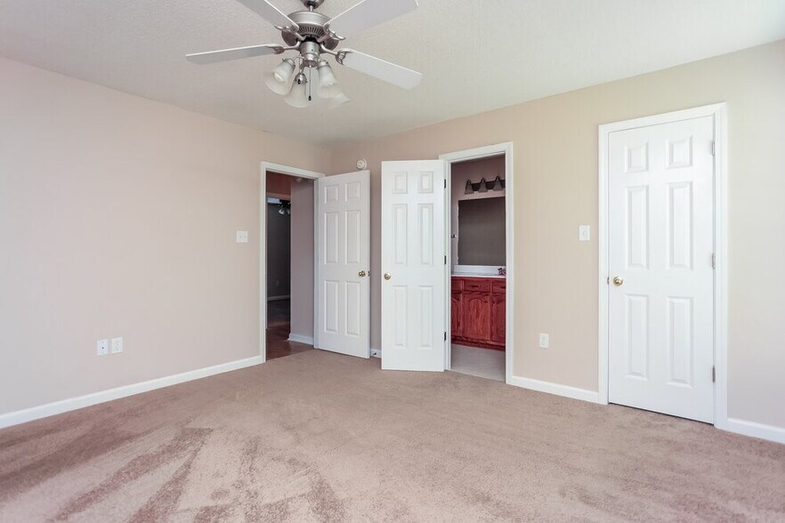 Building Photo - 8035 Park Pike