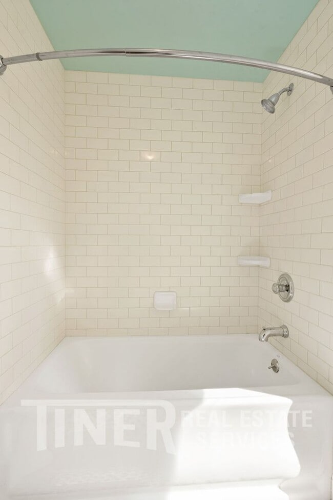 Building Photo - 4516 Sierra View Way