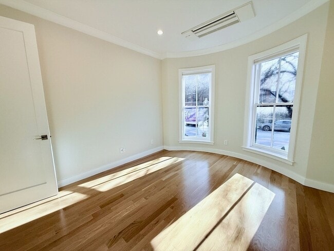 Building Photo - 143 Warren Ave