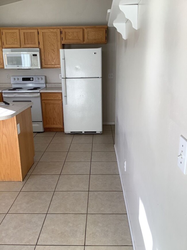 Building Photo - HALF OFF FIRST MONTHS RENT-Beautiful 3 bed...