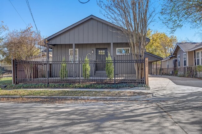 Building Photo - 430 N Hutcheson St