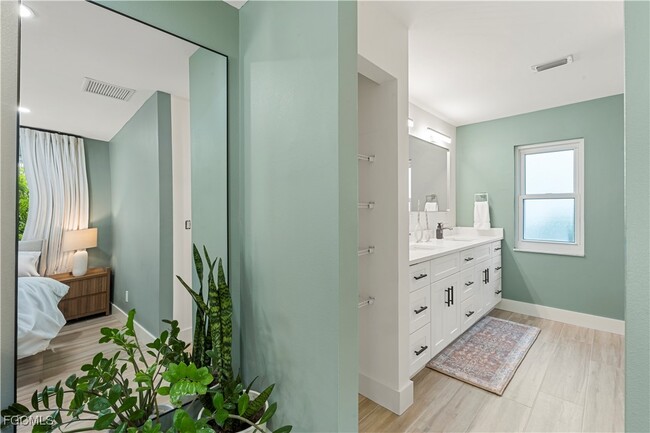 Building Photo - 2412 La Salle Ave