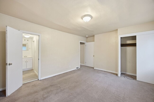 Building Photo - Charming 3-Bedroom Pittsburgh Home with Spacious Yard and Classic Porch