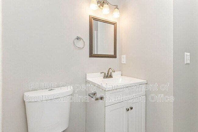 Building Photo - 9610 N Cardinal Dr