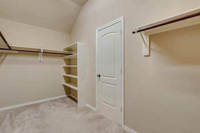 Building Photo - 5615 Stoneridge Ct